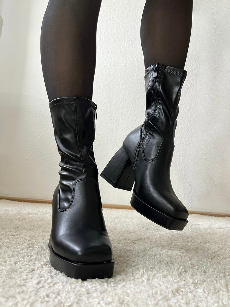 boots-mit-absatz-032wbk-1.jpg