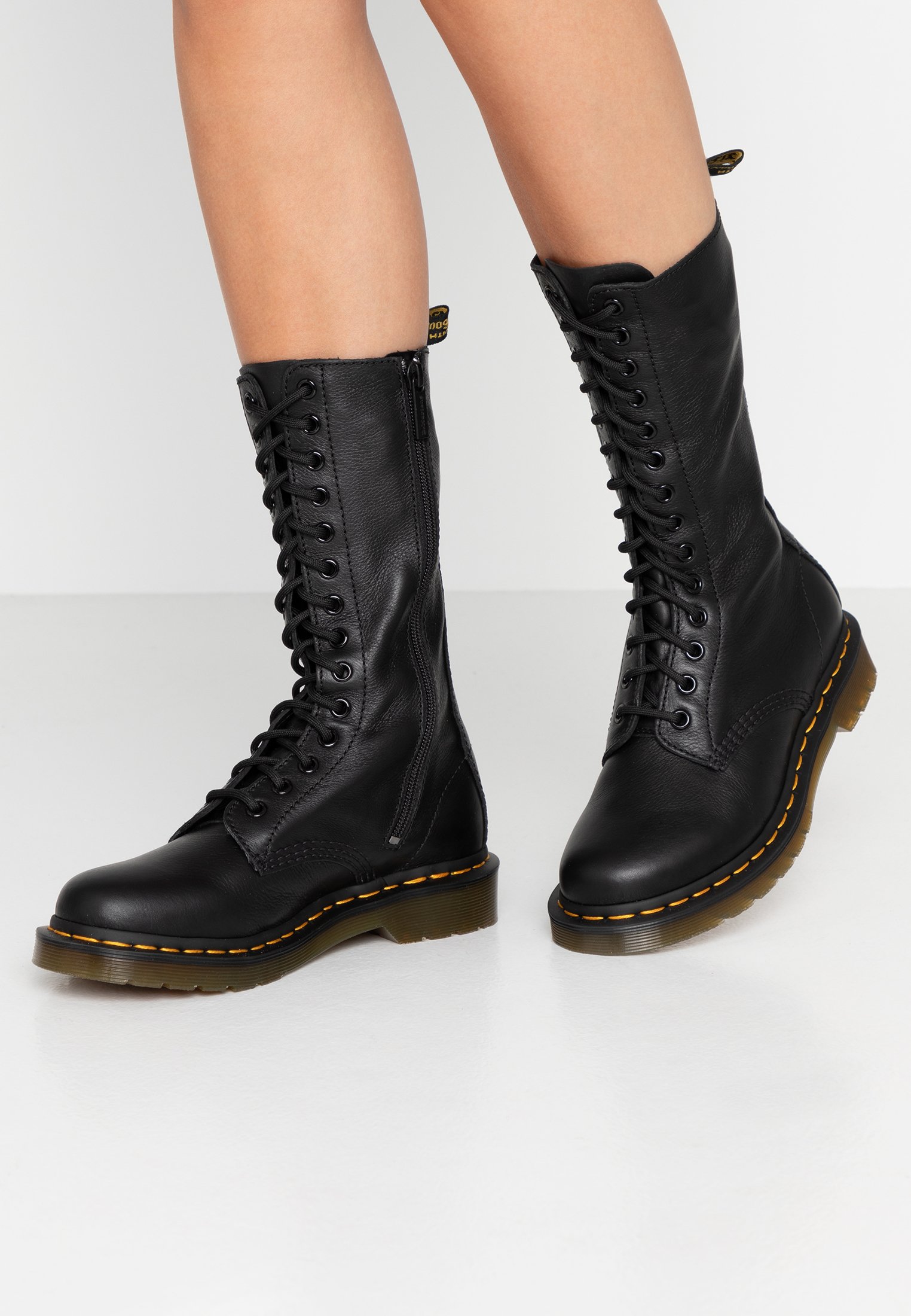 dr-martens-boots-damen-163iml-1.jpg